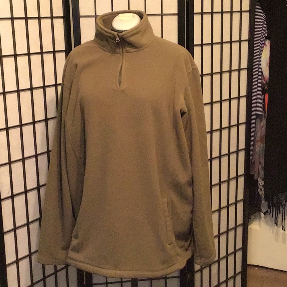 Fleece jacket with pockets
